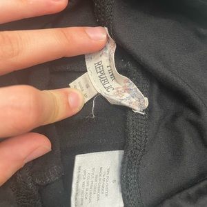 Insulated black leggings with pockets